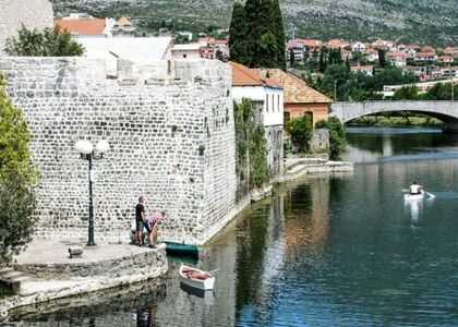 Trebinje sa fakultativnom posetom manastirima Tvrdoš, Hercegovačka Gračanica,  Dubrovniku i Mostaru  2 noćenja, 4 dana